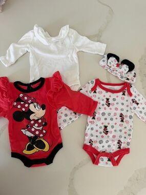 Disney Baby Minnie Mouse Red, White & Black Long-Sleeve Bodysuit Set